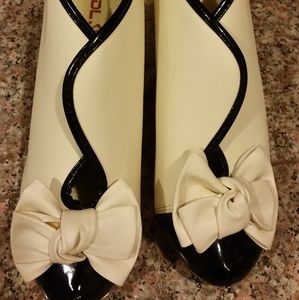 Beige ribbon heels